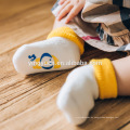 2019 Heißer Verkauf Neue Ankunft 0-1Y, 1-2Y Babywinterkissenkarikatur gedruckte rutschfeste Socken mit Geschenkbox